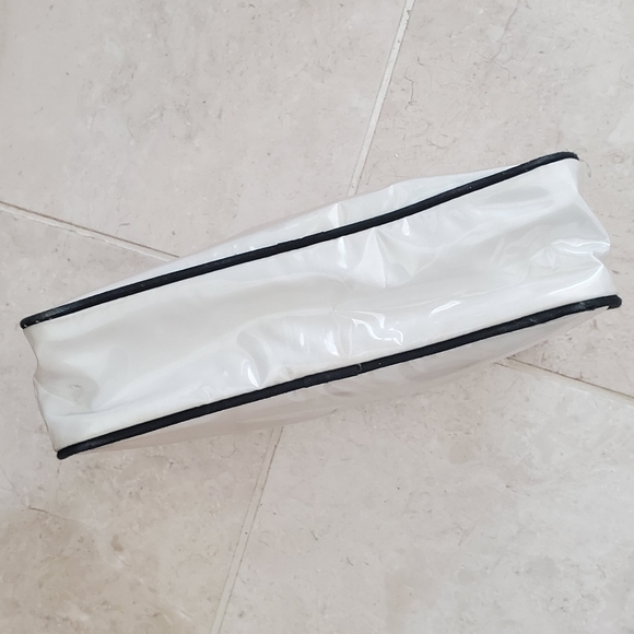 AUTHENTIC VINTAGE CHANEL MAKEUP / COSMETIC PURSE / BAG - Picture 7 of 11